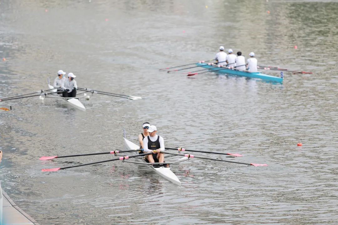 我校赛艇队再创佳绩