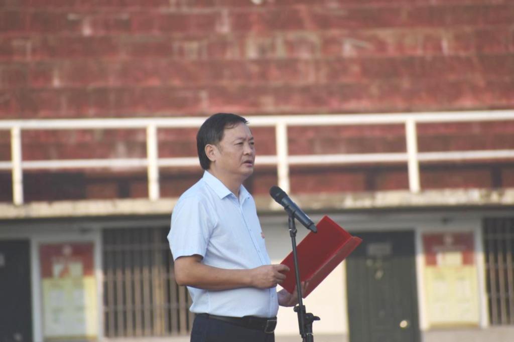 我校举行“喜迎二十大，同心筑国防”四校区同升国旗暨2022级新生军训动员大会