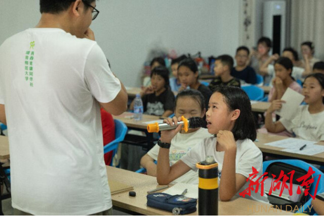 湖南师范大学公共管理学院“半月弯弯 微光点点”赴宁乡市基层服务团开展三下乡活动